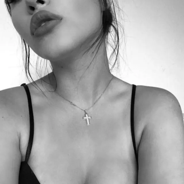 Bikini_Laura image 0